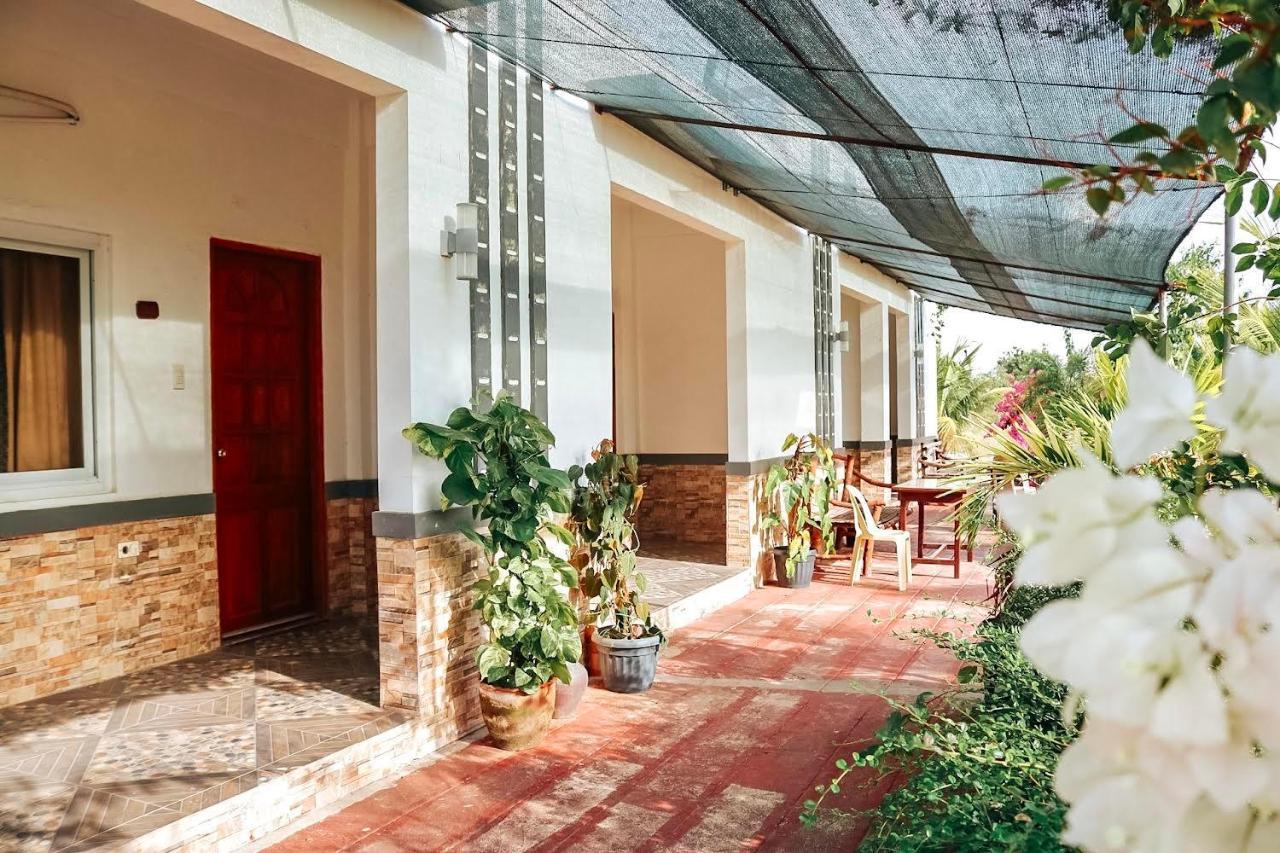 Airport View Hotel Виган Екстериор снимка