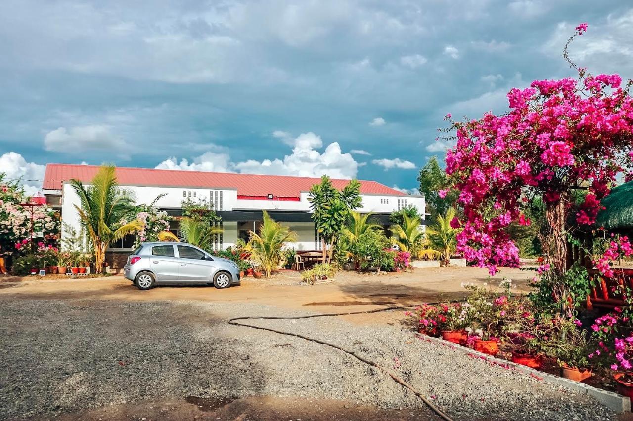 Airport View Hotel Виган Екстериор снимка