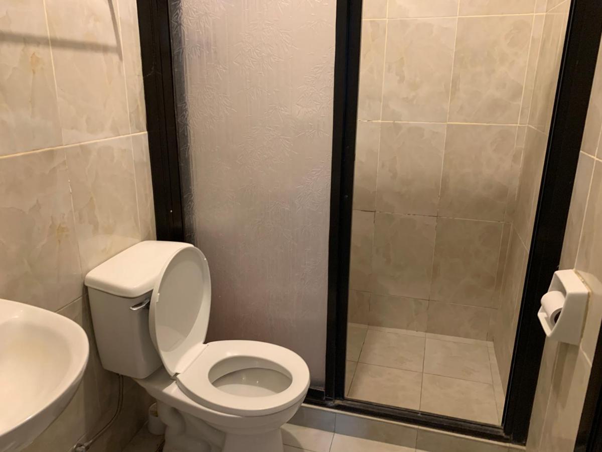 Airport View Hotel Виган Екстериор снимка